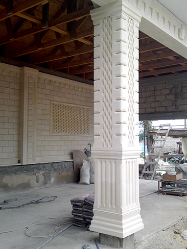 колонна во внутреннем дворе &mdash; Дагестанский камень в Геленджике.jpg