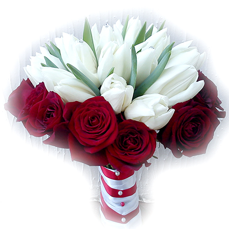 цветы в Геленджике &mdash; белые тюльпаны с розами.jpg