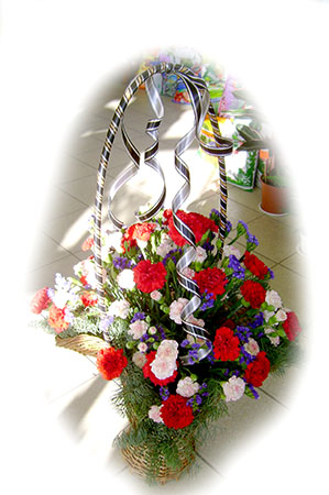 корзина цветочная с гвоздиками в Софии.jpg