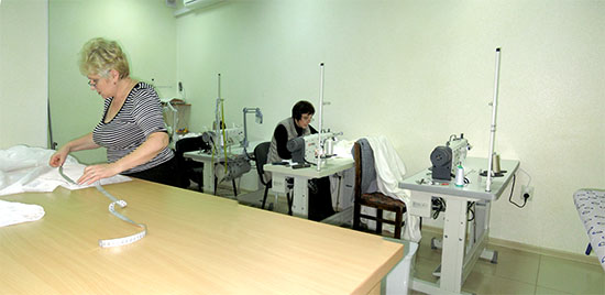 швейная мастерская в Ателье магазина Ткани в Геленджике.jpg