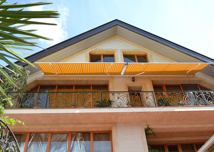 маркизы-на-балконе---Геленджик-магазин-солнцезащиты-САН-Дизайн.jpg