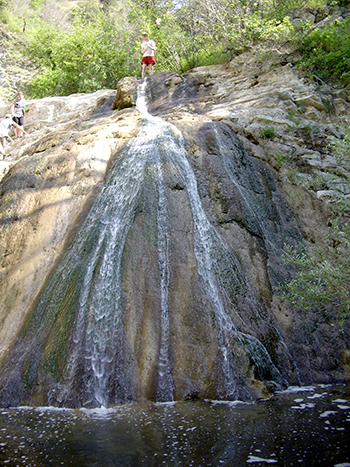 водопад-в-горах-Геленджика.jpg