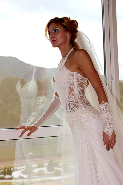 свадебное платье - кружевной верх с ниспадающей юбкой - в салоне в Геленджике.jpg
