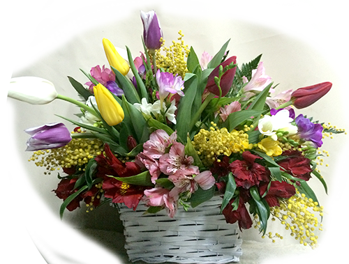 корзинка-из-тюльпанов---цветы-Геленджика.png