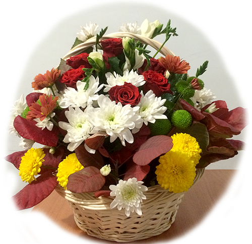 хризантемы-и-розы-в-цветочной-козинке-заказать-в-СОФИИ.png