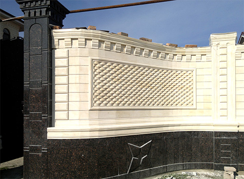 изогнутый забор дагестанского камня &mdash; Дагестанский камень в Геленджике.jpg