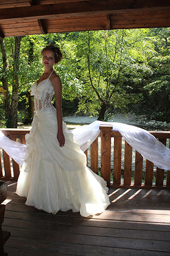 невеста в платье со сложной юбкой.jpg