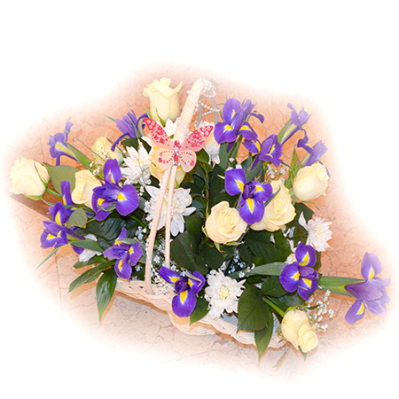 цветочная корзина с ирисами &mdash; цветы в Геленджике в СОФИЕ.jpg