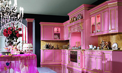 кухня деревянная в розовых тонах.jpg