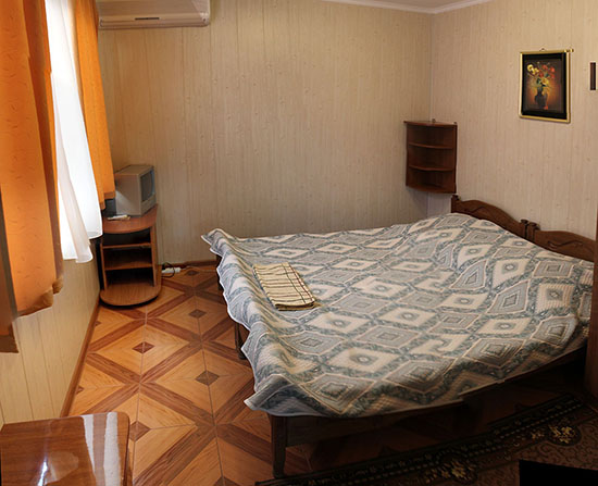 2 этаж спальня на Ульяновской 5 в Геленджике.jpg